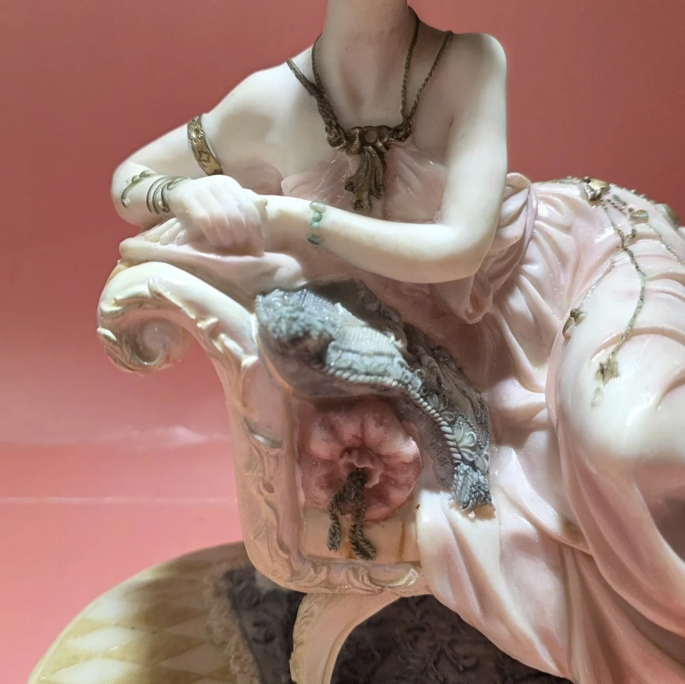 Collection Vintage Porcelain Statue - Picture 3 of 10